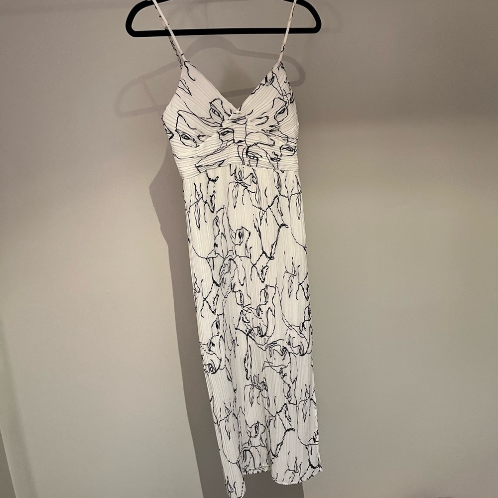Banana Republic Print Plissé Midi Dress white print line face design size 0 EUC
